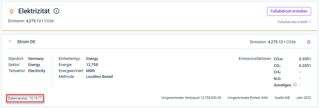 Zeigt einen für Strom erstellten Fußabdruck. Hervorgehoben ist die Stelle, an der die Datenversion des Emissionsfaktors angezeigt wird.
